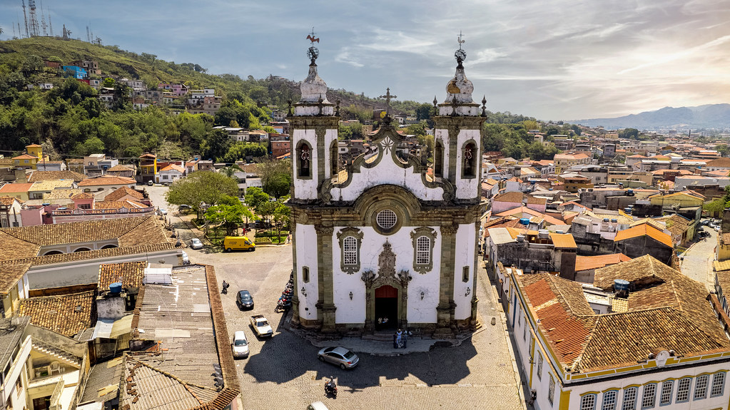 Caminho do Sabarabuçu: entre serras, vilas e antigas áreas de mineração